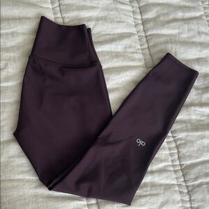 ALO Yoga Airlift High-Waist Leggings in Burgundy - XS